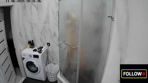 luuvteam online show from November 2025 08:26:02 AM