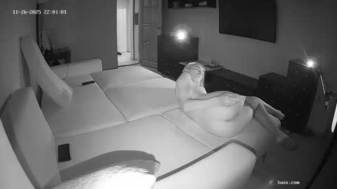 luuvteam online show from November 2025 07:59:02 PM