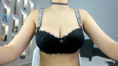 Yuna online show from October 2025 03:25:01 PM