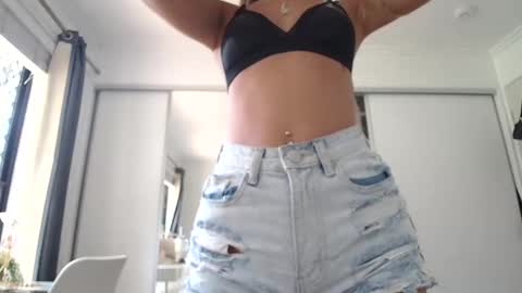 Livvyy online show from January 2025 02:33:01 AM