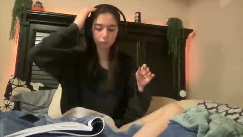 luvrxstarx online show from December 2025 02:51:02 AM