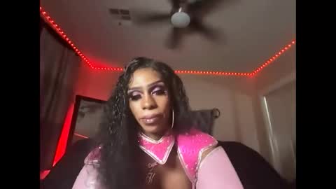 luvvlee online show from November 2025 12:07:02 PM