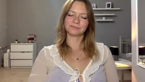 Snapshot of lux_millie chatting on September 2025 08:53:02 PM Millie online show from September 2025 08:53:02 PM