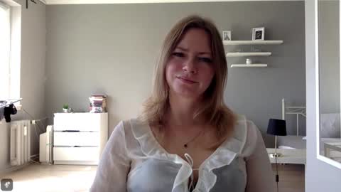 Snapshot of lux_millie chatting on September 2025 08:58:02 AM Millie online show from September 2025 08:58:02 AM