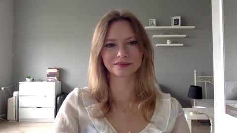 Snapshot of lux_millie chatting on September 2025 07:43:01 AM Millie online show from September 2025 07:43:01 AM