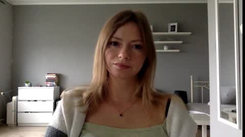 Snapshot of lux_millie chatting on September 2025 02:41:01 PM Millie online show from September 2025 02:41:01 PM