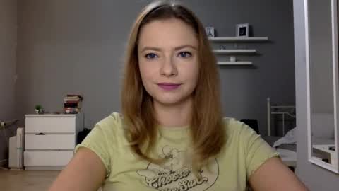 Snapshot of lux_millie chatting on October 2025 09:12:02 PM Millie online show from October 2025 09:12:02 PM