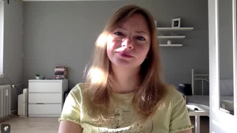 Snapshot of lux_millie chatting on November 2025 11:10:01 AM Millie online show from November 2025 11:10:01 AM