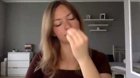 Snapshot of lux_millie chatting on November 2025 08:01:02 AM Millie online show from November 2025 08:01:02 AM