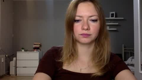 Snapshot of lux_millie chatting on November 2025 09:59:01 PM Millie online show from November 2025 09:59:01 PM