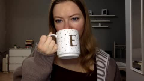 Snapshot of lux_millie chatting on November 2025 02:55:02 PM Millie online show from November 2025 02:55:02 PM