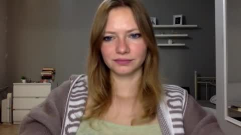 Snapshot of lux_millie chatting on November 2025 10:14:02 PM Millie online show from November 2025 10:14:02 PM