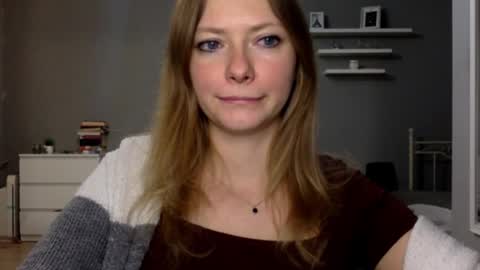 Snapshot of lux_millie chatting on November 2025 09:58:01 PM Millie online show from November 2025 09:58:01 PM