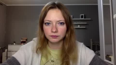 Snapshot of lux_millie chatting on December 2025 09:53:01 PM Millie online show from December 2025 09:53:01 PM