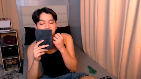 queen lux online show from March 2025 06:59:02 AM