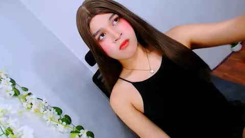 queen lux online show from November 2025 02:33:02 AM