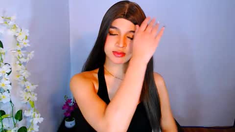 queen lux online show from November 2025 12:49:01 PM