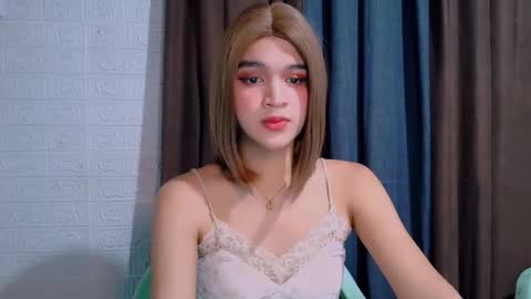 queen lux online show from March 2026 01:44:01 AM