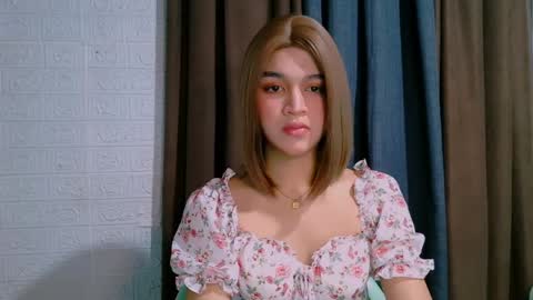 queen lux online show from April 2026 01:42:02 PM