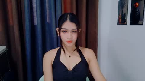 queen lux online show from July 2026 11:40:02 PM