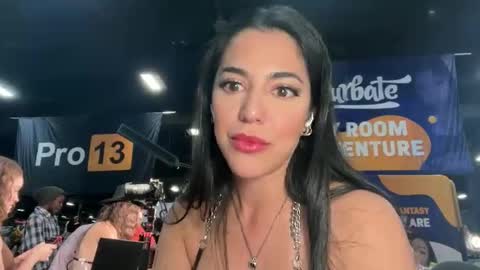 luxcher22 online show from October 2025 10:17:02 PM