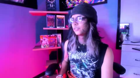 Snapshot of luxiel_ chatting on December 2025 10:51:01 PM Luxiel 3 online show from December 2025 10:51:01 PM