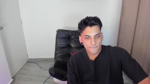 Snapshot of luxrx chatting on June 2026 06:20:02 PM luxrx online show from June 2026 06:20:02 PM