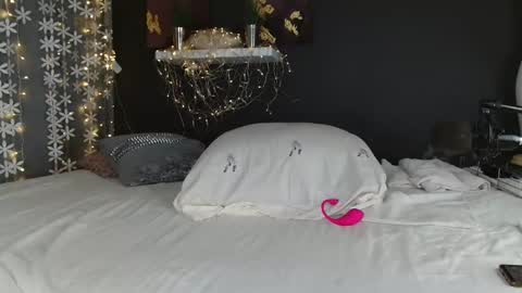 Lux for your fun online show from December 2024 07:25:02 AM