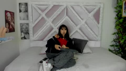 Lux online show from April 2026 07:58:01 PM