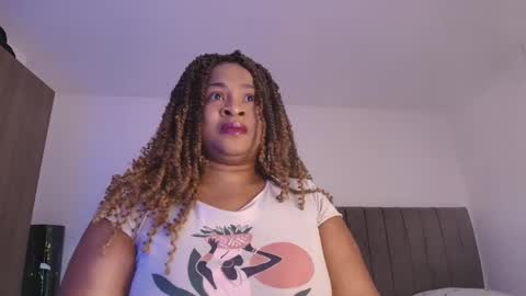 Snapshot of luxy_benet chatting on June 2026 09:35:02 AM Big Benet online show from June 2026 09:35:02 AM