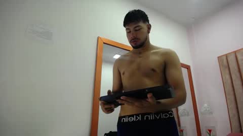 lyam_saenz online show from November 2025 07:59:01 PM