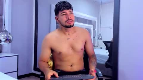 lyam_saenz online show from November 2025 08:52:01 PM