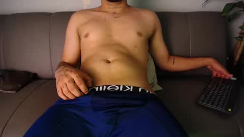 lyam_saenz online show from November 2025 10:37:01 PM