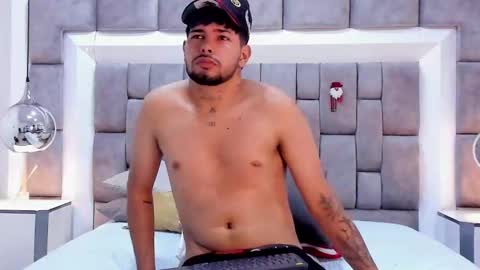 lyam_saenz online show from November 2025 08:14:01 PM