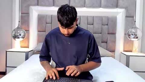 lyam_saenz online show from December 2025 07:52:02 PM