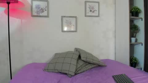 Lyan online show from September 2025 07:19:02 PM