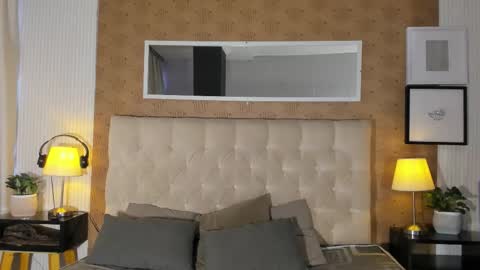 Lyan online show from November 2025 07:12:01 PM