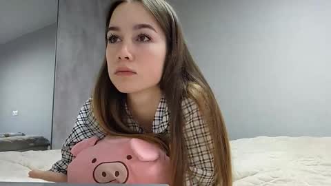 Mia online show from December 2025 07:04:02 AM