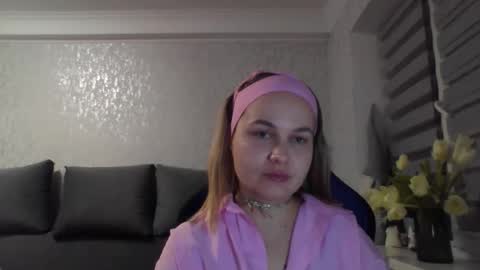 Snapshot of lyeeu25 chatting on March 2026 09:43:01 PM Tina online show from March 2026 09:43:01 PM