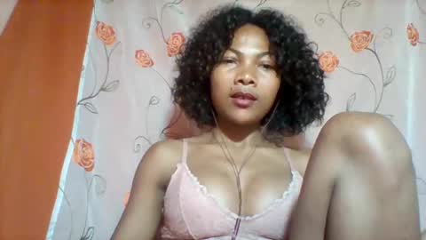 lyndah19 online show from November 2025 08:42:02 PM