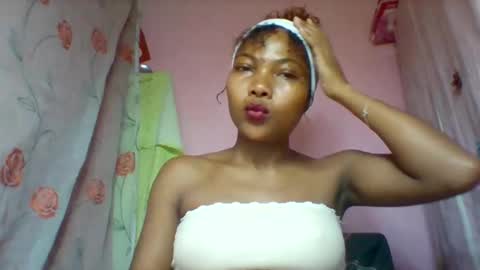 Snapshot of lyndah19 chatting on February 2026 07:39:02 PM lyndah19 online show from February 2026 07:39:02 PM