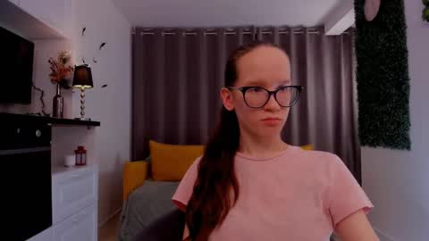 Sara online show from March 2025 10:31:02 PM