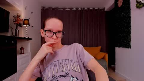 Sara online show from March 2025 07:22:01 PM