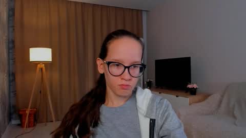 Sara online show from September 2025 04:17:01 PM