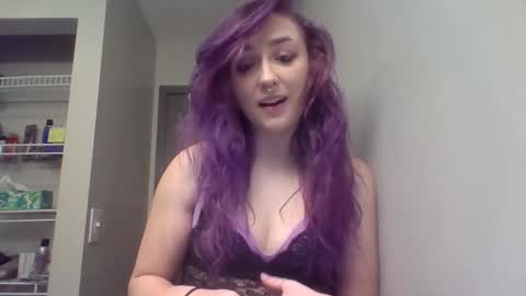 Lynn  online show from February 2026 07:18:01 PM