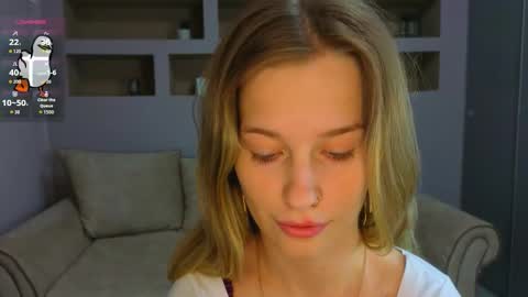 Snapshot of lynntiny chatting on September 2025 06:02:01 PM Lynn online show from September 2025 06:02:01 PM