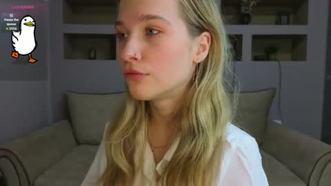 Snapshot of lynntiny chatting on November 2025 03:45:01 PM Lynn online show from November 2025 03:45:01 PM