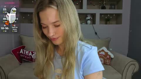 Snapshot of lynntiny chatting on November 2025 05:15:02 PM Lynn online show from November 2025 05:15:02 PM