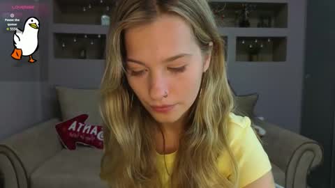 Snapshot of lynntiny chatting on November 2025 04:00:01 PM Lynn online show from November 2025 04:00:01 PM