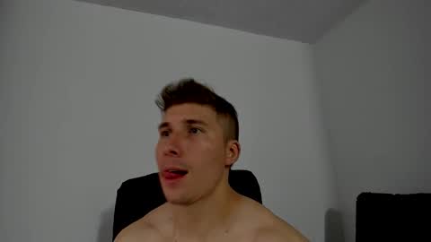 Lyonel online show from November 2025 10:12:01 PM